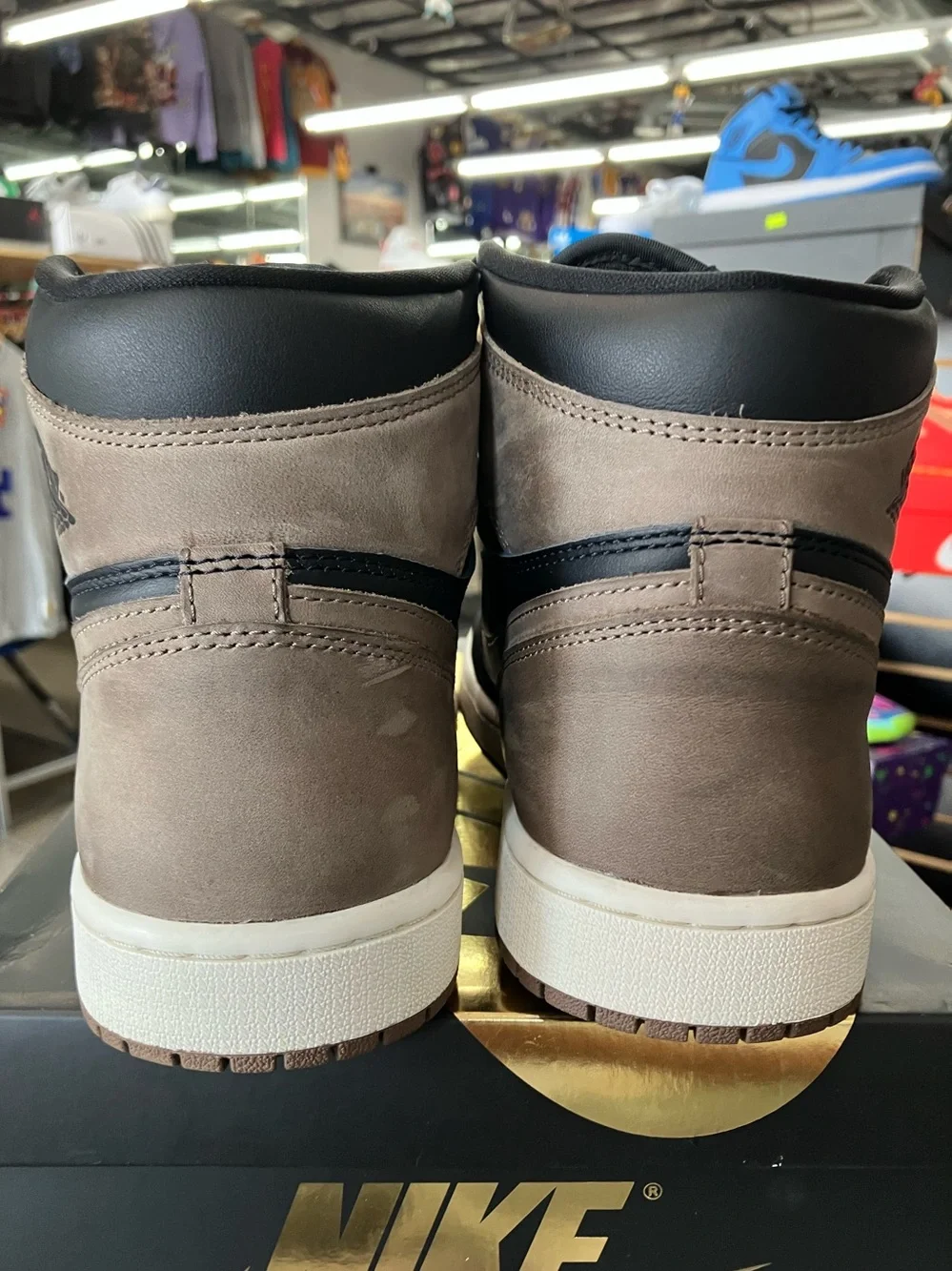 Air Jordan 1 Retro High Palomino Size 9
